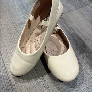 Elegant Cream girls ballerina shoes